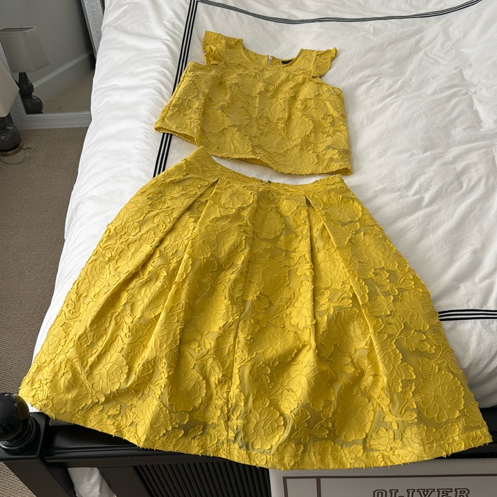 WHO WHAT WEAR chartreuse skirt top set